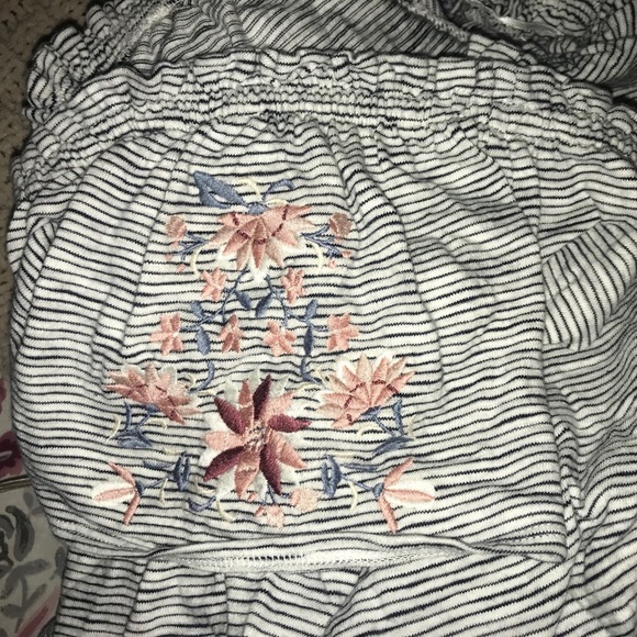 off-the-shoulder dresss - Picture 2 of 2